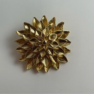 Retro Vintage shiny gold tone flower blossom brooch Pin 2”